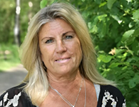 Cicki Tärnåsen är en framåt och nyfiken tjej från Gävle med många års erfarenhet inom förskolan. Hon är en tjej som ofta och gärna bjuder på sig själv så barnen inspireras. Hon är en arbetsmyra och ger allt i sitt arbete som hon brinner för. Cicki får skickligt med sig alla barnen på allt hon tar sig an. Hon kommer att göra sin tredje säsong hos oss efter några års paus. Hon ska arbeta på förskolan v. 2-10 och ansvara för förskoleklassen.