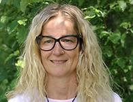 Malin Andersson är en varm, tydlig och engagerad västkusttjej som gör sitt femte år hos oss i, efter några års paus. Hon är lösningsfokuserad och anser att allt är möjligt. Hon är sportig och aktiv och tycker om äventyr på alla sätt och vis. Hon har en förmåga att få med sig alla i allt hon gör och med henne blir skoldagarna spännande och roliga. Malin kommer att arbeta v. 45-13 på grundskolan med de yngre eleverna.