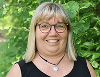 Maud Rosenquist arbetar sin femte säsong hos oss. Hon är en erfaren förskollärare från Solna som “kan allt” från pedagogik till att bygga något av precis ingenting. Hon är snabb, flexibel och kan få barn i alla åldrar att bli motiverade, utvecklas och växa. Maud har ett hus sedan flera år tillbaka i Hua Hin. Hon kan orten bra och tar gärna med oss ut på olika äventyr. Maud arbetar på förskolan v. 44- 22 och kommer att ha ansvar över förskoleklassen.