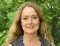 Marianne Lind Enarsson är en orädd och äventyrslysten lärare från Karlstad. Hon har stor erfarenhet av att arbeta med elever med olika diagnoser. Hon kan teckenspråk och vill lära sig nya saker hela tiden. Det är viktigt att inte stagnera i sin utveckling. På sin fritid tycker hon om att odla och att skapa i färg och form. Marianne kommer att arbeta från november till april tillsammans med elever i årskurs 4 till 7.