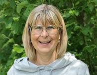 Birgitta Häggbom Tuveborg är en glad “Pitetjej” som sprider sitt lugn i gruppen. Hon är vår alldeles egna pedagogista som verkligen lyssnar in vad barnen ser i olika skapelser och låter sig inspireras av deras sätt att uttrycka sig. Att utmana sig själv i olika sammanhang är en självklarhet för henne. Birgitta kommer att jobba i förskolan under januari – mars.